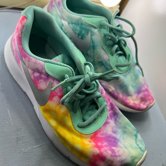 nike youth tie dye shoes